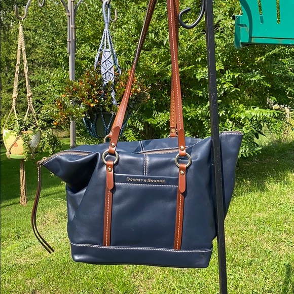 Dooney & Bourke Handbags - Leather tote